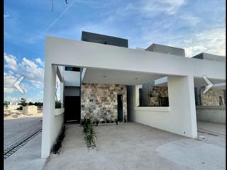Casa en venta, tipo Townhouse, en Mérida con cochera y piscina | M Dzityá-Puala