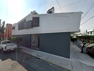Bonita y Amplia Casa de Remate Bancario en Azcapotzalco