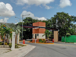 Casa en venta en Fracc. Las fuentes residencial, Benito Juárez, Quintana Roo., ¡Compra directamente con los Bancos!