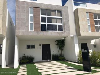 Fray Junípero casa nueva en VENTA QH2155