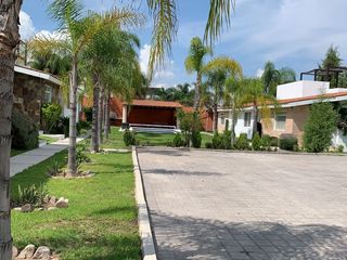 VENDO CONDOMINIO HORIZONTAL CON 6 DEPARTAMENTOS Y UN LOFT TODOS EN UNA PLANTA CON ALBERCA COMUNITARIA EN FRACC VILLAS DE LOS FRAILES EN SAN MIGUEL DE