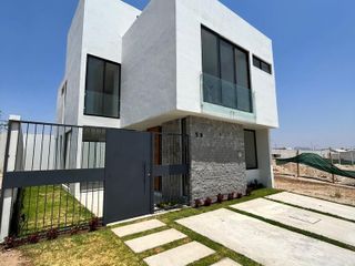 Casa Valle Imperial en Venta en Coto Alemán Moderna, Zapopan