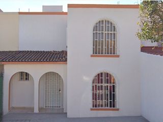 Casa en venta en Col. La Joya,  Santiago de Querétaro, Qro.  cercas de Jardines de la Hacienda