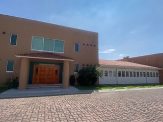 Venta casa con jardín amplia. Fracc Quintas de Atzala. San Andrés Cholula. UDLAP