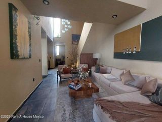 Residencia de 3-4 recámaras, completamente amueblada y equipada en venta en Zibatá