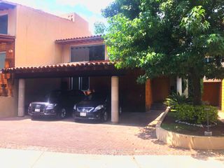 CASA EN VENTA EN CUAJIMALPA EN PRIVADA 4REC DE 403M2 MAS JARDIN 40M2