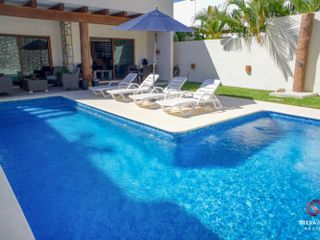 Casa de tres niveles, con alberca, terraza y jardín, en venta Residencial el Cielo, Playa del Carmen.