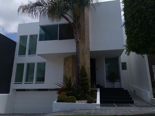RENTA DE CASA EN LOMAS DE ANGELOPOLIS I, ON 3 RECAMARAS