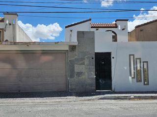 Casa en venta con alberca en Col. Fuentes Sec Lomas, Reynosa