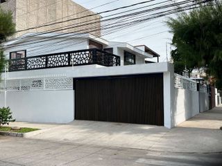 Casa en Venta en Providencia remodelada de Lujo en Zona Financiera Zapopan