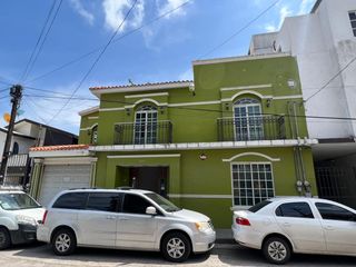 Casa en Venta ideal para oficinas en Col. Tamaulipas, a 1/2 cuadra canal de la cortadura, cerca de la escuela náutica de Tampico.