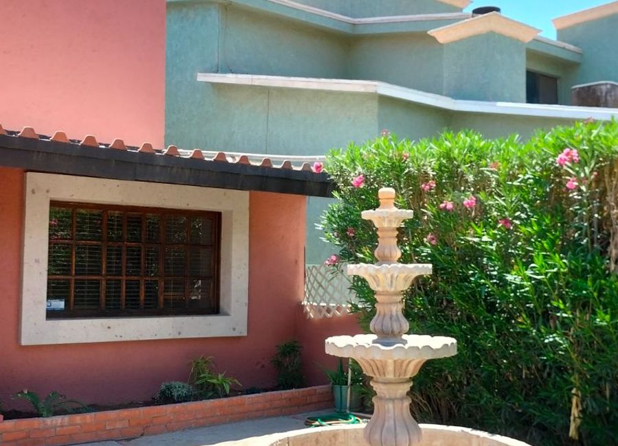 CASA DE RENTA EN LOS ARCOS