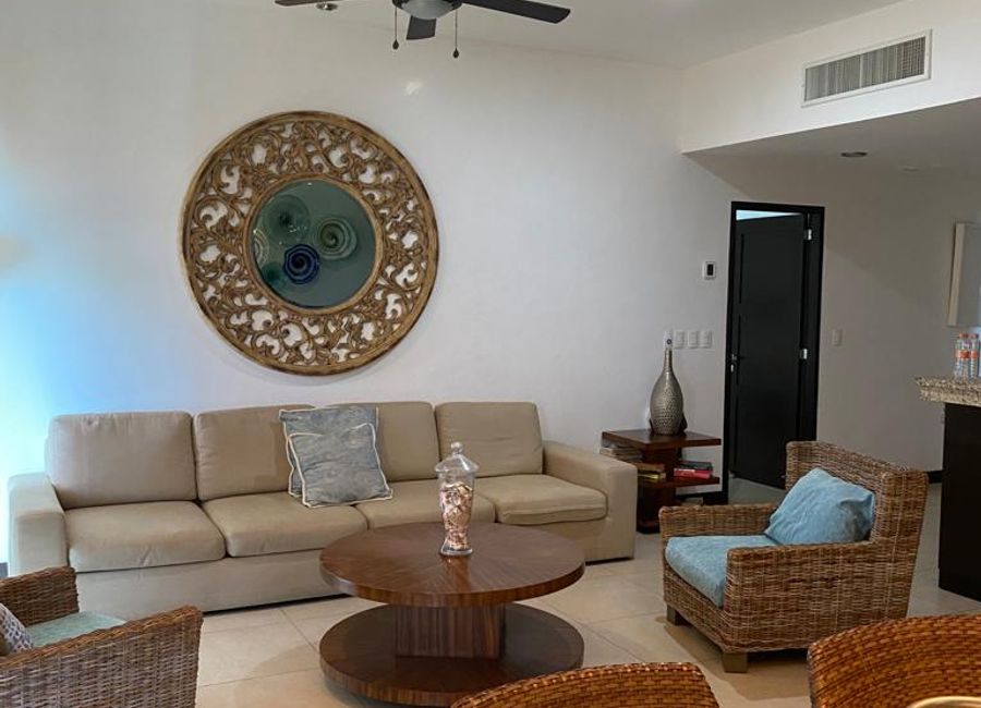 Condominio a pie de playa en RENTA, en Escondido Tower por día de 3