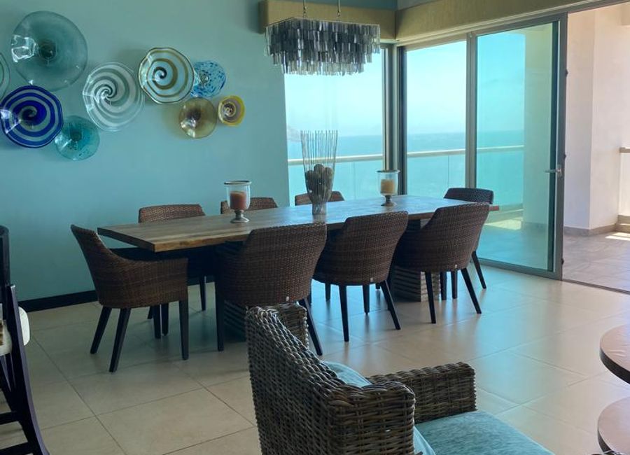 Condominio a pie de playa en RENTA, en Escondido Tower por día de 3