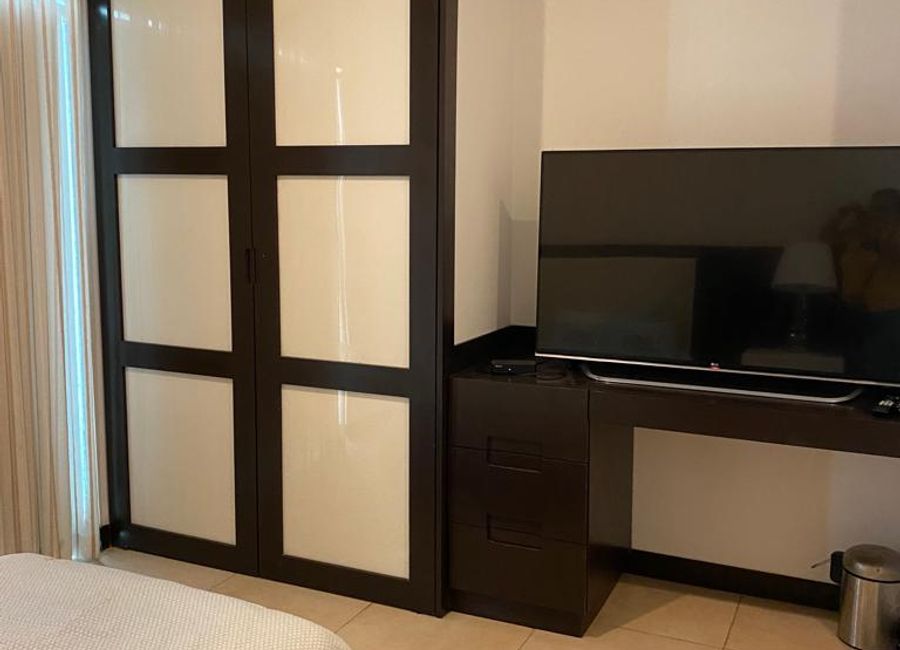 Condominio a pie de playa en RENTA, en Escondido Tower por día de 3