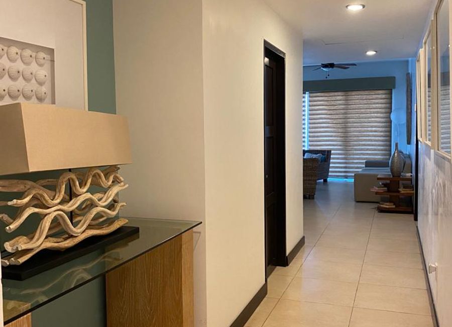 Condominio a pie de playa en RENTA, en Escondido Tower por día de 3