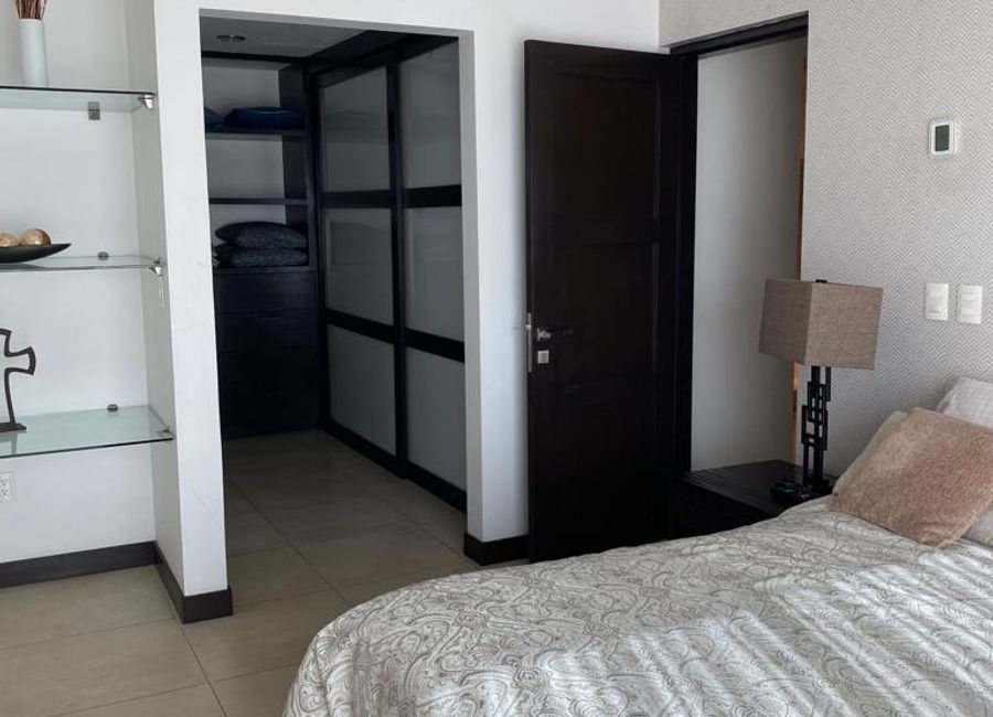 Condominio a pie de playa en RENTA, en Escondido Tower por día de 3