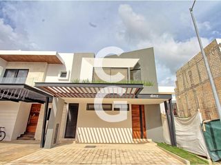 Casa en Renta en Cancun en Residencial Rio by Cumbres con Alberca y Jardín