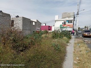 Terreno en calle abierta, en equina y con uso de suelo mixto: habitacional y comercial Villa de Santiago Querétaro