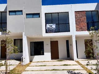 Hermosa Casa en renta en Altosur a 8 min de Lazaro Cardenas $13,000 EN RENTA