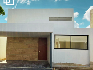 Casa en venta con Recamara en planta baja en residencial con amenidades en Mérida.