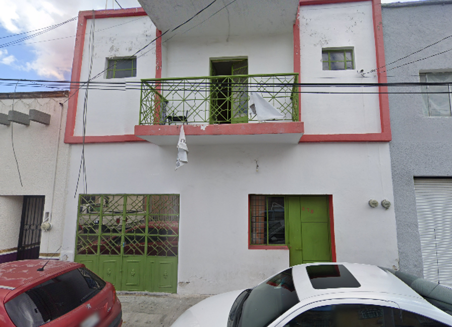 CASA CON BALCON EN LA COL. ALCALDE BARRANQUITAS A UN COSTADO DEL ...