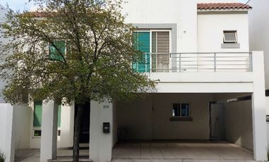 Casa en VENTA en Bosques de las Cumbres sector C.
