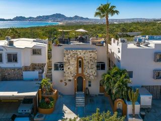 Preciosa casa de lujo en Cabo Bello! Comunidad con playa privada.