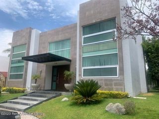 Casa en venta con paneles solares y alberca privada Juriquilla Querétaro