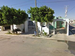 Casa en venta en Villas de San Miguel, Nuevo Laredo, Tamps. ¡Compra directa con el Banco, no se aceptan créditos!