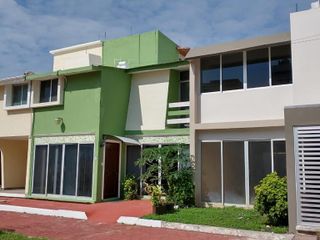 Fracc. Costa Verde, casa en condominio con recámara en planta baja