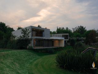 Casa en Venta en Coto Campo Lago de Lujo con Amenidades, Rancho Contento Zapopan