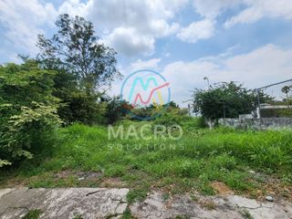 EN VENTA AMPLIO TERRENO EN FRACC. ISLA DE CUAUTLA EN ZONA HABITADA