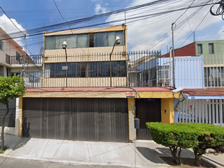 SE VENDE CASA EN PLAYA REGATAS,MILITAR MARTE,IZTACALCO,CDMX.    MMDO