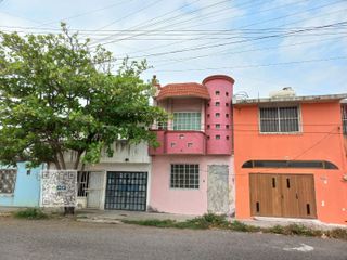 Casa en Venta en excelente ubicación a una cuadra de Icazo en la Col. Virgilio Uribe a 5 min., del centro histōrico en el Puerto de Veracruz, Ver.
