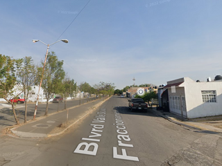 Casa en venta en Valle Dorado, Tlajomulco de Zúñiga Jalisco, ¡Compra directa con el Banco, no se aceptan créditos!