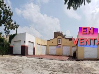 PLAZA COMERCIAL CON 7 LOCALES