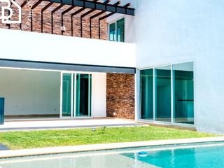 Moderna casa en venta equipada al norte de Mérida con acabados de lujo