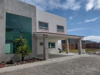 Casa en venta en Metepec, dentro de privada.