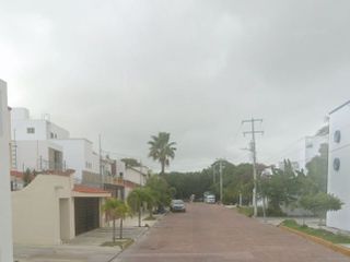 Hermosa y amplia casa en remate en Supermanzana 17, Cancún, Quintana Roo!
