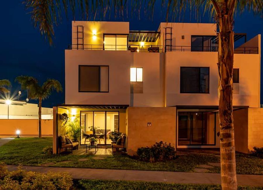CASA EN VENTA CON ALBERCA Y JARDIN AL SUR DE CUERNAVACA | Lamudi.com.mx