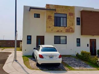Casa en venta remodelada en Juriquilla