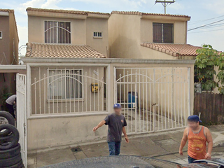 Casa en Remate Bancario en Prol. Av. Ruiz, Los Encinos, Ensenada, B.C. (65% debajo de su valor comercial, solo recursos propios, unica oportunidad)