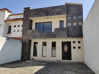 Casa en Toluca centro de 3 plantas x hidalgo e isidro fabela rumbo a la maquinita
