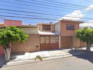 Casa en Venta en Calle  Mimiahuapan , zona dos extendida, Vista Alegre 2da Secc, Santiago de Querétaro, Qro.