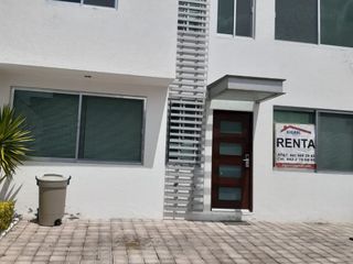 EXCELENTE CASA  EN EL REFUGIO  CON RECAMARA EN PLANTA BAJA CALLE ABIERTA