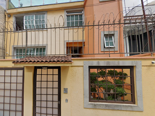 Casa en venta en Col. Barrio 18, Xochimilco CDMX., ¡Compra directa con los Bancos!
