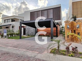 Casa en Renta en Cancún en Residencial Lagos del sol con 4 Recámaras