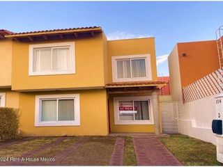 En renta casa en Condominio en Juriquilla 3 recàmaras àrea infantil vigilancia 24hrs CM-24-3525