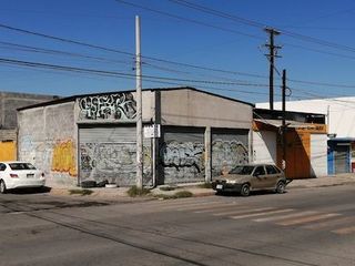Venta de bodega en esquina en Colonia San Bernabe XII, Monterrey, Nuevo Leon